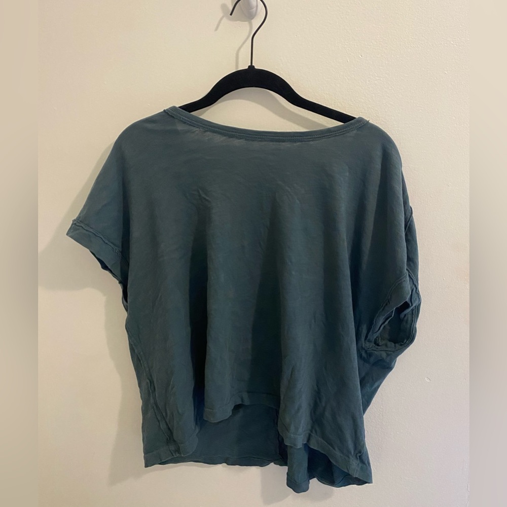 Free people green We The Free flowy tee! Super easy to wear with jeans or shorts